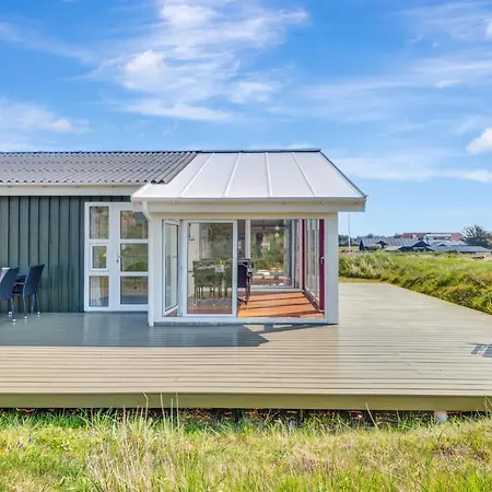 Awesome In With 0 Bedrooms *